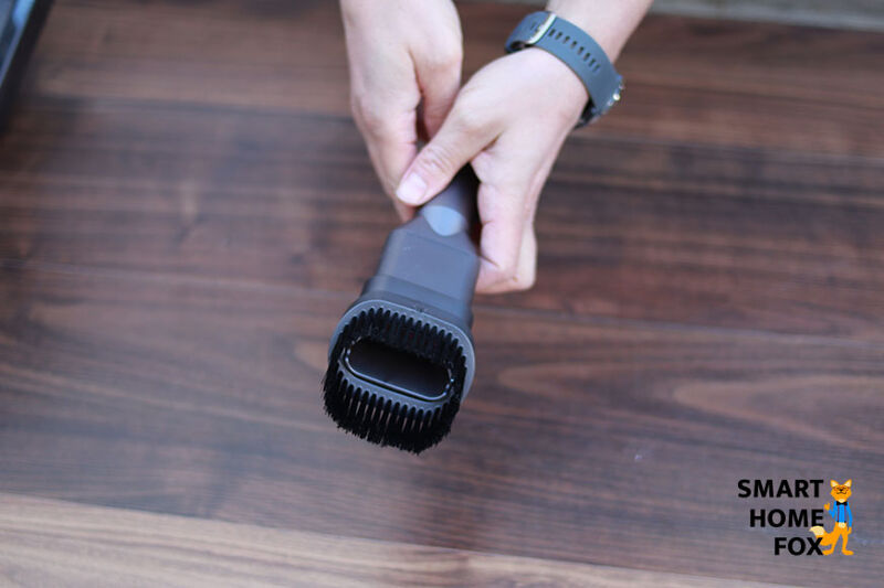 Dyson V11 Outsize The combination nozzle